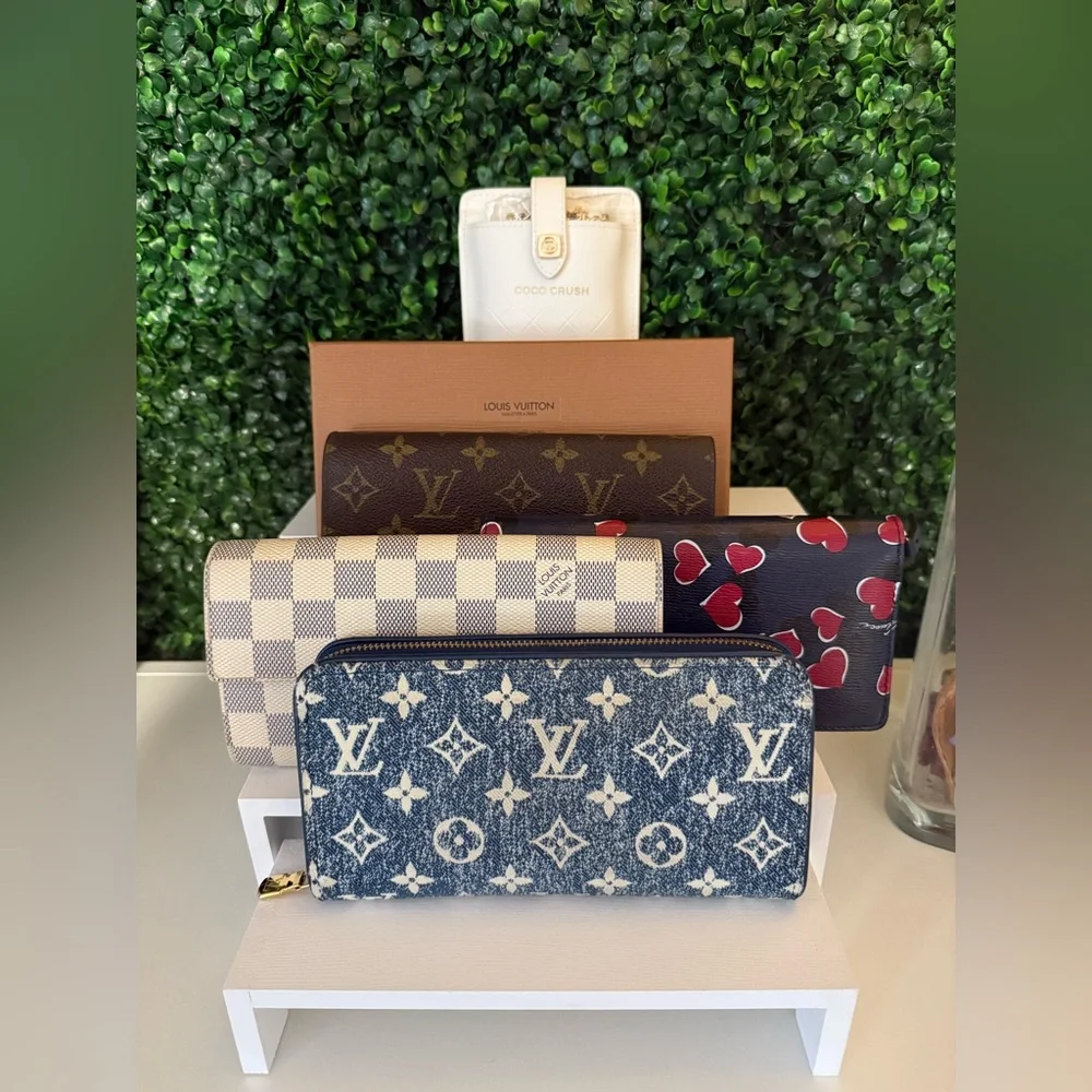 LOUIS VUITTON Zippy Denim Wallet - Picture 7 of 8